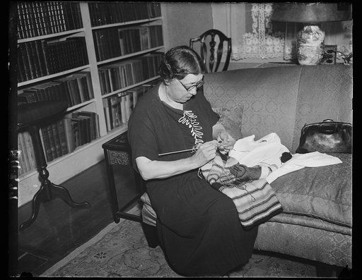 Tends to her knitting. Washington, D.C. Oct. 8. While the duties of a United States Senator occupy most of her time, Senator Hattie W. Caraway, of Arkansas, found time during the long adjournment of Congress to catch up with her knitting, at which she is an expert