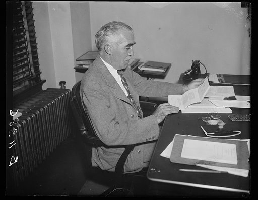 Tugwell successor?, Washington, D.C. Oct. 8. Rumors in Washington have Rexford G. Tugwell shorn of his power in the Resettlement Administration in favor of Lieut. Col. Phillip B. Folming, former PWA official and director of the Passamaquoddy tide-harnessing project. Although RA officials denied a ch