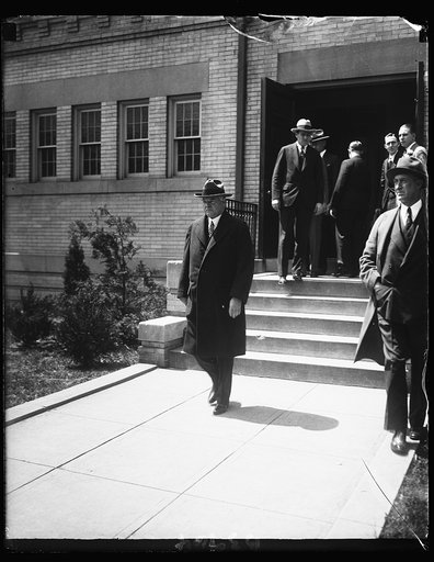 President Hoover attends church on Easter Sunday. President Hoover leaving Friend's Meeting House in Washington today after attending Easter Sunday church services. Mrs. Hoover was unable to attend because of illness