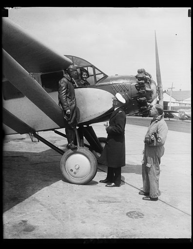 Famous transatlantic flyer demonstrates new type plane to Navy Officials. Clarence Chamberlain, famous Transatlantic flyer, and Ruth Nichols (in cabin) noted aviator, arrived in Washington today with the new Chamberlain cabin menoplane. In this photograph they are pointing out the many features of t
