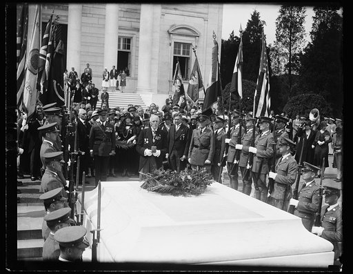 Foreign veterans honor unknown dead. One of the first acts of the delegates of the Federation Interalliee des Anciens Combattants [...] upon their arrival in Washington for their eleventh annual convention was to make a pilgrmage to Arlington National Cemetery to pay tribute to the Unknown dead of t
