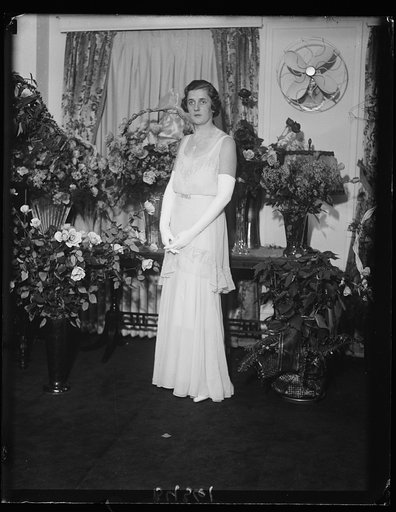 Makes Capital debut at lavish ball. Miss Helen [...] Eames Doherty, photographed during her debut in Washington, a function of rare proportions even in the cosmopolitan capital. Many members of the diplomatic corps and other notables were included among the 1,000 guests. The entire first floor of th