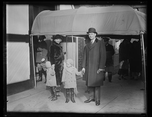 First Lady of the land with son, Allan, and grandchildren at Fort Myer riding exhibition. Mrs. Herbert Hoover with her son Allan and the Hoover grandchildren, Betty Ann and Herbert Hoover, 3rd, as they arrived at Fort Myer, VA today to attend the riding exhibition given by the enlisted men of the Un