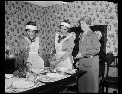 Girlscouts prepping dining table