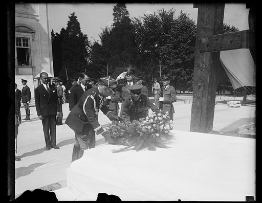 Laying wreath on Tomb of the Unknown Soldier, Arlington National Cemetery, Arlington, Virginia