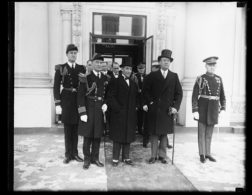 Visitors at White House, Washington, D.C.