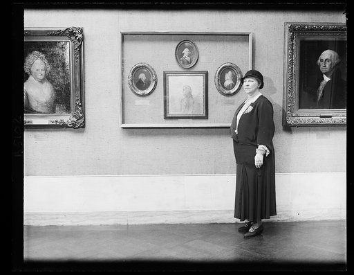Mrs. Lee at art gallery