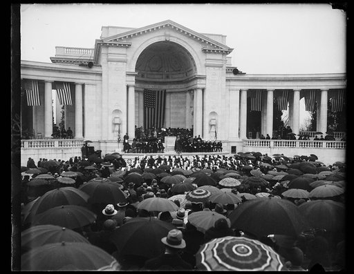 Easter Sunrise Services at Arlington National Cemetary. General view of the Easter sunrise services at Arlington National Cemetary today which were attended by President and Mrs. Hoover and other high officials of the government. The services were held under the [...] of the Knights Templar, 3/27/32