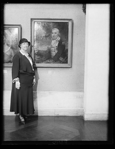 Mrs. Lee at art gallery