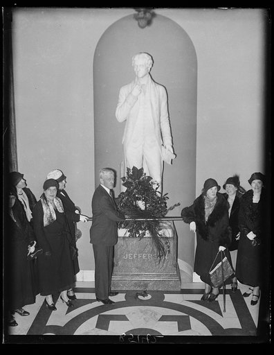 Birthday of Thomas Jefferson is observed in Washington. Col. President Scott Key-Smith, great-great-grandson of the author of "The Star Spangled Banner," placing a wreath on the statue of Thomas Jefferson at the Capitol today following a ceremony conducted under the auspices of the Society for the N