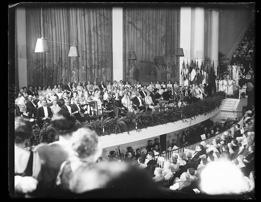 D.A.R. Convention convenes. Scene of the stage as the forty-first continental congress of the Daughters of the American Revolution opened in Washington. Vice President Curtis, who was the principal speaker, can be seen in this photograph. 4/19/32