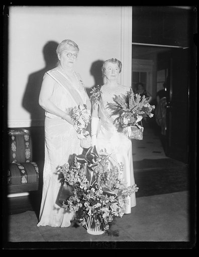 D.A.R. head greets successor. Mrs. Lowell [...] Hobart, (left) retiring President General of the Daughters of the American Revolution, and Mrs. Russel William Magna, of Holyoke, Mass., the only candidate for the post this year, are seen exchanging greetings
