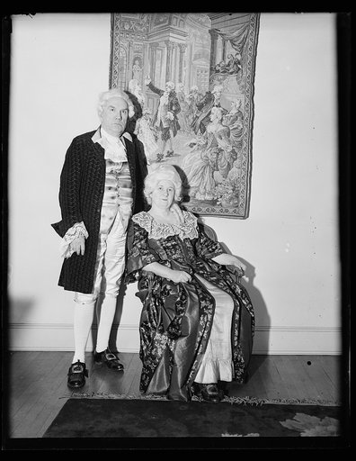 Man and woman in colonial costumes
