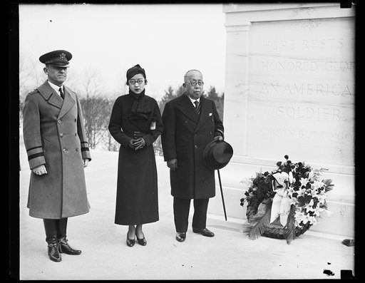 Group placing wreath at Tomb of the Unknown Soldier, Arlington National Cemetery, Arlington, Virginia