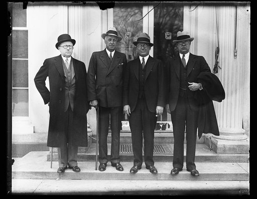 Visitors at White House, Washington, D.C.