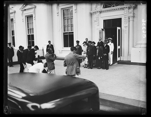 Visitors at White House. Washington, D.C.