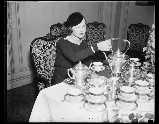 At Farley tea. Mrs. Daniel Skilling of New York City, a guest at the tea given by Mrs. James A. Farley, wife of the Postmaster General, on the afternoon of cabinet wives' at home. 1/16/35