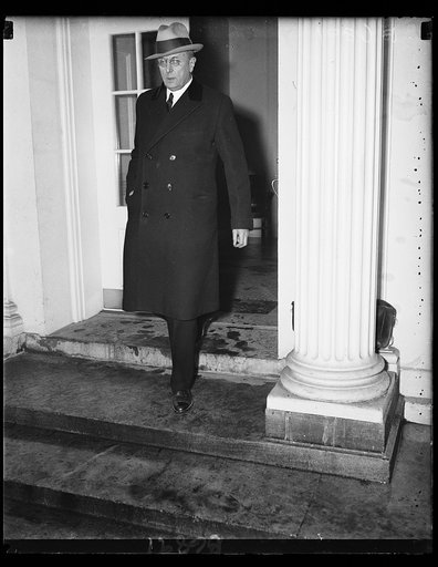 Cummings leaves White House conference. Attorney General Homer Cummings leaves the White House following a conference called by President Roosevelt Monday to discuss a wide range of legislative problems. 1/21/35