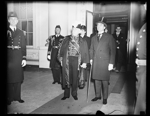 Visitors at White House, Washington, D.C.