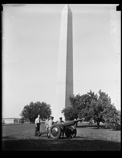 Artillery on grounds of Washington Monument, Washington, D.C.