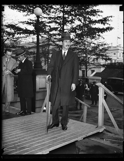 Man; White House in background. Washington, D.C.