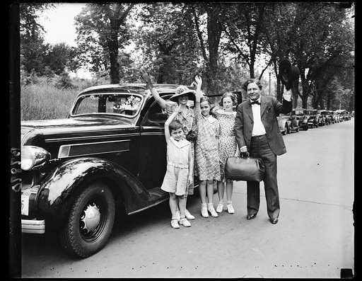 Goodbye to Congress: Gassoway family leave. Rep. Percy L. Gassaway (D. of Okla) packed up his family Friday and stepped on the gas for Coalgate, Okla. [...] and home. Gassaway decided not to wait for Congress to adjourn. Left to right: Jimmy 7, Mrs. Gassaway, Betty Jane, 10, Betty Jo, 13, and the Co