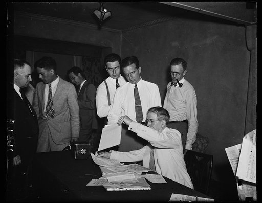 Wants to be G-man to stop shipping graft. Ewing Y. Mitchell, ousted Ass't Sec. of Commerce, asks President Roosevelt for an appointment as a Special Assistant to the Attorney General with the responsibility for cleaning up graft and waste in the Department of Commerce. He wants a salary of $1 a year