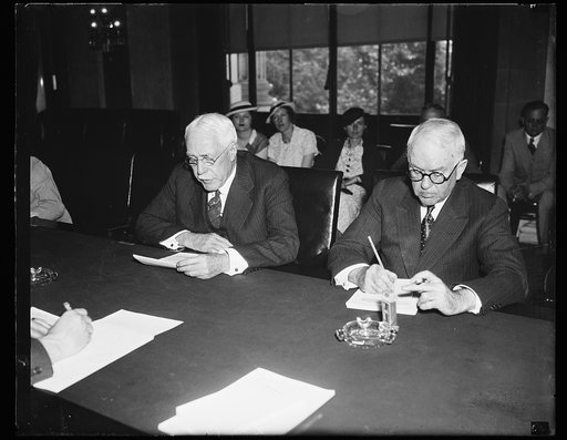 L to r: Frank A. Vanderlip, NY Banker, and Sen. Frank Couzens, R. of Mich.