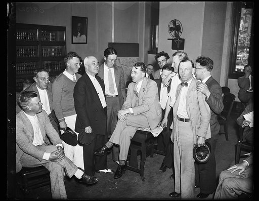 Hackers' feeling hurt. William A. Roberts, seated in center, peoples Counsel in Washington D.C., warned Shriners in convention here against being overcharged, taxi drivers declare, and it hurt the hackers' feelings. So, they struck for higher rates and goot them. This conference between the People C