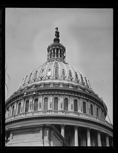 Workers on U.S. Capitol dome, Washington, D.C.