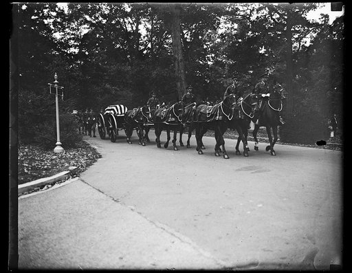 Hero's funeral. Funeral rites for Maj. Gen. Adolphus Washington Greely, 91-year-old hero of battlefield and Arctic exploration, held at Arlington National Cemetery. Gen. Greely headed the tragic expedition into the north which cost the lives of 18 men in a party of 25. He later was awarded the Congr