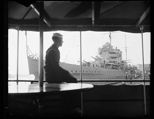British man of war at Washington, D.C. H.M.S. York, flagship of the British West Indian Fleet, docks at the Navy Yard at Washington, D.C. She brought Vice Admiral, the Hon. Sir Matthew R. Best, K.C.B., D.S.O., M.V.O., R.N., to Washington where he will be the guest of honor at a round of social funct