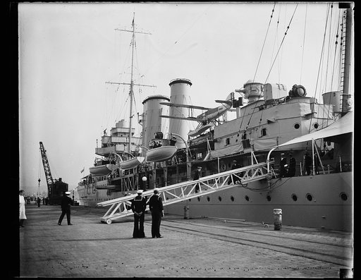 British man of war at Washington, D.C. H.M.S. York, flagship of the British West Indian Fleet, docks at the Navy Yard at Washington, D.C. She brought Vice Admiral, the Hon. Sir Matthew R. Best, K.C.B., D.S.O., M.V.O., R.N., to Washington where he will be the guest of honor at a round of social funct