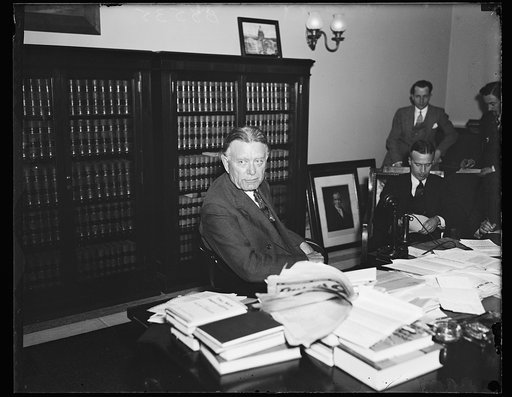 Doesn't like coal verdict. Sen. William Borah, constitutional authority of the Senate, doesn't like the verdict of the courts on the Guffey Coal Act. He told newsmen that the decision in Louisville placed a new meaning, as far as he was concerned, on the constitution. 11/15/35