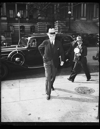 Wash. D.C. Hull leaves trade conference., Secretary of State Cordell Hull leaves the White House where he conferred with President Roosevelt and Prime Minister William McKenzie King of Canada on a proposed trade treaty. 11/9/35