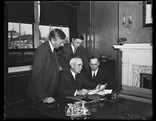 Ready forarms parley. Admiral William H. Standley, chief of Naval Operations, seated at left, confers with technical advisors appointed by Secretary Claude Swanson to go with the Admiral to the London Naval Conference where Admiral Standley will be one of the U.S. delegates. Seated beside the delega