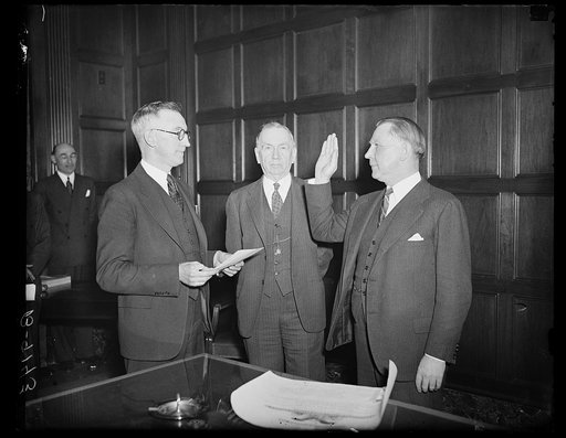 Daniel Roper, center