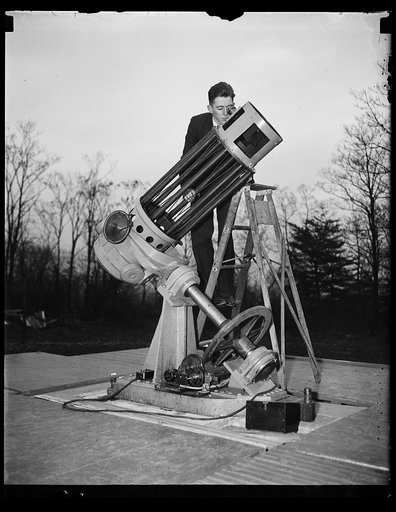 Telescope built in the Newtonian configuration with one axis of the mount polar-aligned for tracking the sky