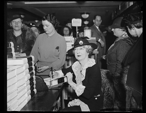 Evalyn Walsh McLean signing book "Father struck it rich"