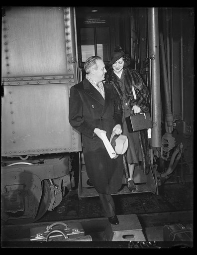 Jack Benny and his wife Mary Livingstone arriving at Union Station, Washington D.C. for a week of appearances at Loew's Fox Theater, March 1936