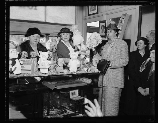 MRS. F.D. ROOSEVELT SHOPS AT THRIFT SHOP