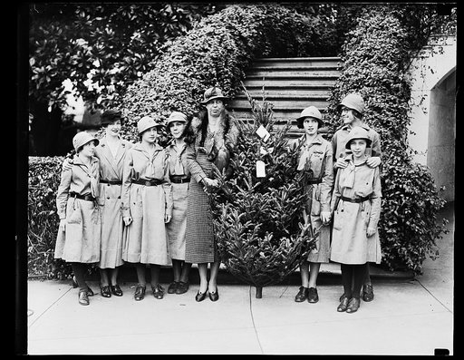 MRS. ROOSEVELT RECEIVES X-MAS TREE FROM GIRL SCOUTS