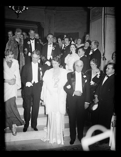 MRS. ROOSEVELT ARRIVING AT BIRTHDAY BALL FOR PRESIDENT