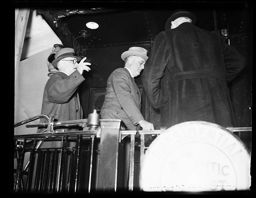PRESIDENT ROOSEVELT ON TRAIN LEAVING FOR VACATION IN FLORIDA
