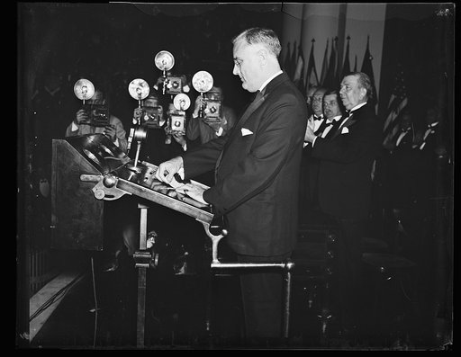 LAW. ROOSEVELT AT BANKERS CONVENTION