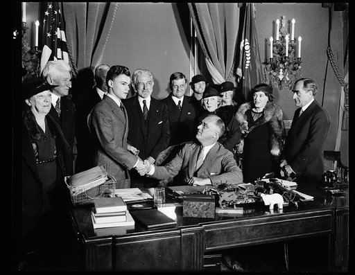 TEXAS BOY WINS $500. GEORGE A. DELHOMME, JR., OF HOUSTON, TEXAS, IS AWARDED THE DOHERTY PRIZE OF $500 AS WINNER OF THE SIXTH ANNUAL GORGAS ESSAY CONTEST. PRESIDENT ROOSEVELT, AWARDING THE PRIZE, IS HONORARY PRESIDENT OF THE GORGAS MEMORIAL INSTITUTE