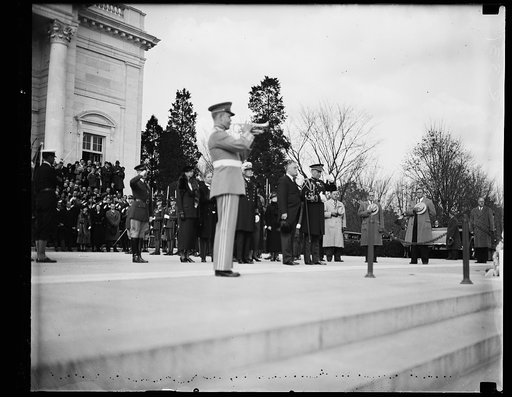 PRESIDENT AT SOLDIER'S TOMB IN ARLINGTON. PRESIDENT ROOSEVELT ATTENDED THE ARMISTICE DAY CEREMONIES AT THE TOMB OF THE UNKNOWN SOLDIER OF THE WORLD WAR