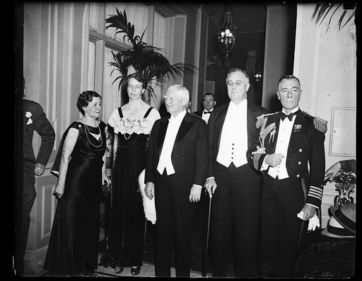 MRS. JOHN N. GARNER, MRS. ROOSEVELT, VICE PRESIDENT GARNER, PRESIDENT ROOSEVELT, CAPT. WILSON BROWN