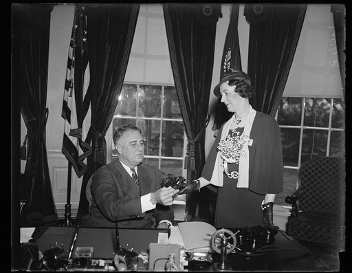 MRS. A.C. CARLSON, NATIONAL PRESIDENT AUX. OF AMERICAN LEGION, GIVES POPPY TO PRESIDENT ROOSEVELT