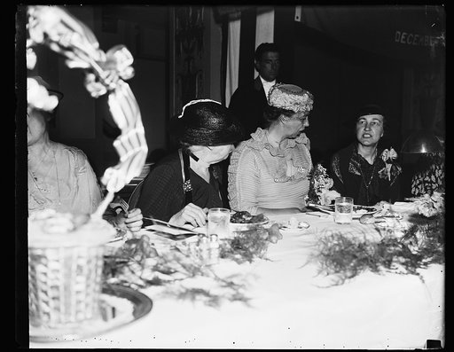 AT HIGH NOON BREAKFAST. THE WOMEN'S CONGRESSIONAL CLUB ENTERTAINS MRS. FRANKLIN ROOSEVELT, CENTER, AT A 'BREAKFAST' GIVEN AT NOON IN THE MAYFLOWER HOTEL. FROM THE LEFT: MRS. WILLIAM HOWARD TAFT, WIFE OF THE LATE PRESIDENT; MRS. ROOSEVELT; AND MRS. WILLIAM M. WHITTINGTON, PRESIDENT OF THE CLUB